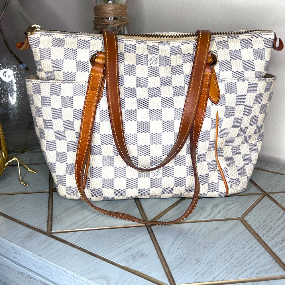 ❤️SOLD❤️ Louis Vuitton Totally MM Damier Azur *flawed- please read*